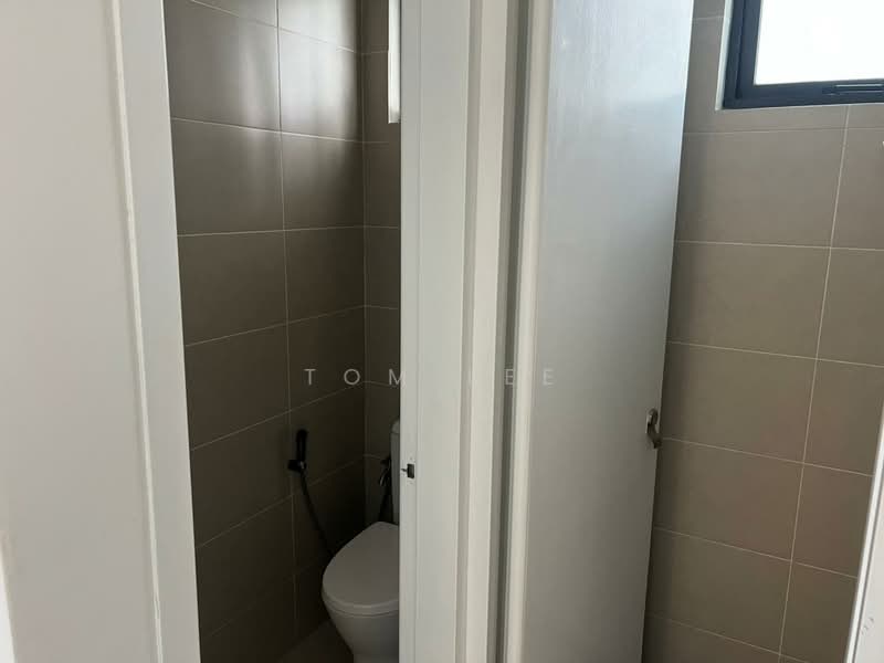 Service Residence for Sale at H2O Residences - Tom Lee - Bathroom - PropertyGuru.com.my