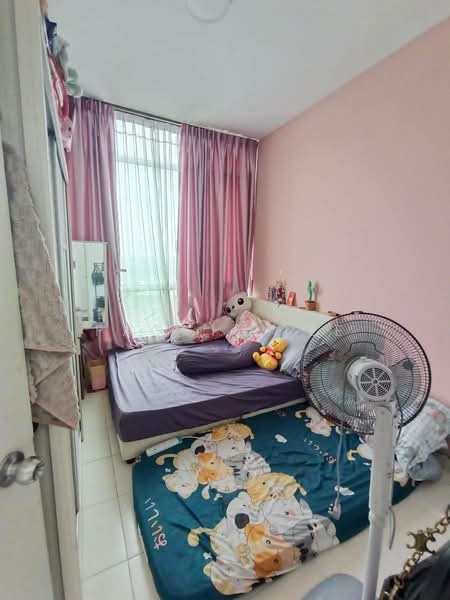 Kediaman Servis untuk Dijual di Greenfield Regency - Paggie Tee - Bedroom - PropertyGuru.com.my