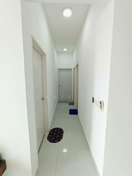 Kediaman Servis untuk Dijual di Greenfield Regency - Paggie Tee - Corridor - PropertyGuru.com.my