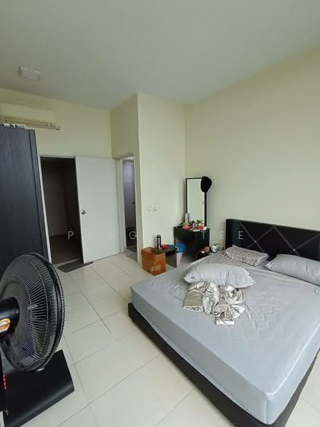 Kediaman Servis untuk Dijual di Greenfield Regency - Paggie Tee - Bedroom - PropertyGuru.com.my