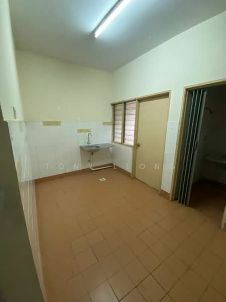 2-storey Terraced House for Rent in Taman Puncak Jalil (Seri Kembangan) - Tony Leong - Kitchen - PropertyGuru.com.my
