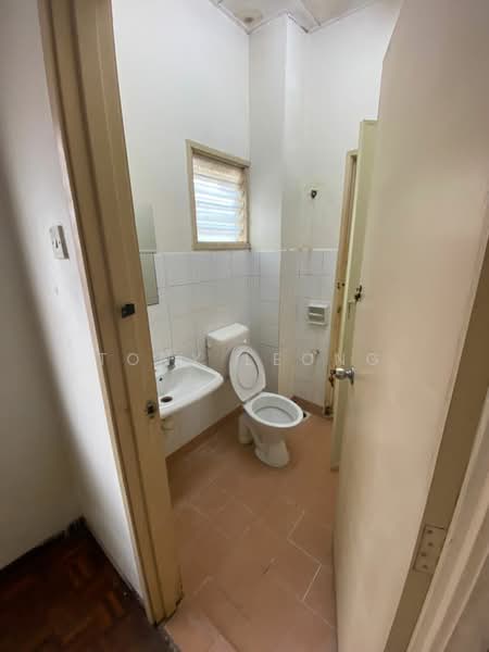 2-storey Terraced House for Rent in Taman Puncak Jalil (Seri Kembangan) - Tony Leong - Bathroom - PropertyGuru.com.my