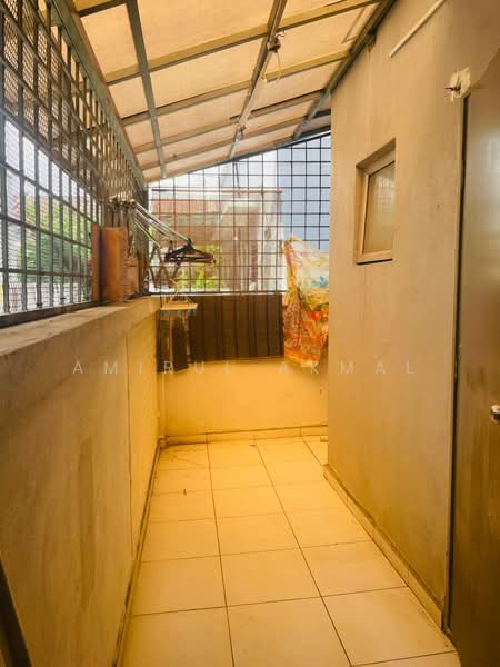 Rumah Teres 2-Tingkat untuk Disewa di Seksyen 33 (Shah Alam) - Amirul Akmal - Balcony - PropertyGuru.com.my