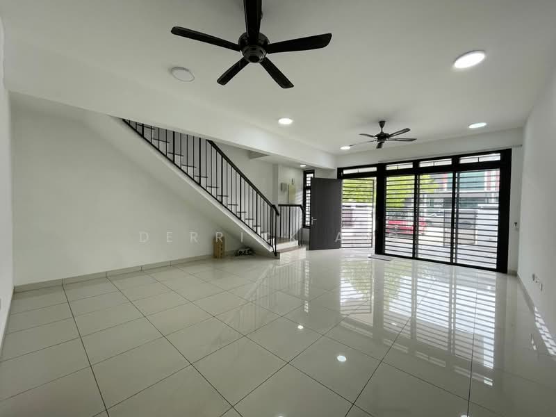 Rumah Teres 2-Tingkat untuk Dijual di Elmina (Shah Alam) - Derrick Ang - Living Room - PropertyGuru.com.my