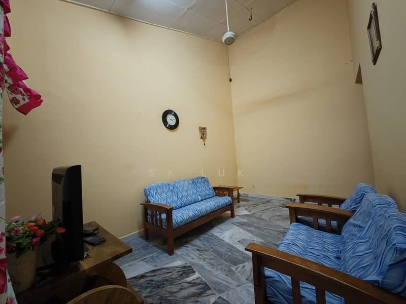 1-storey Terraced House for Sale in Taman Velox (Rawang) - SK Luk - Living Room - PropertyGuru.com.my