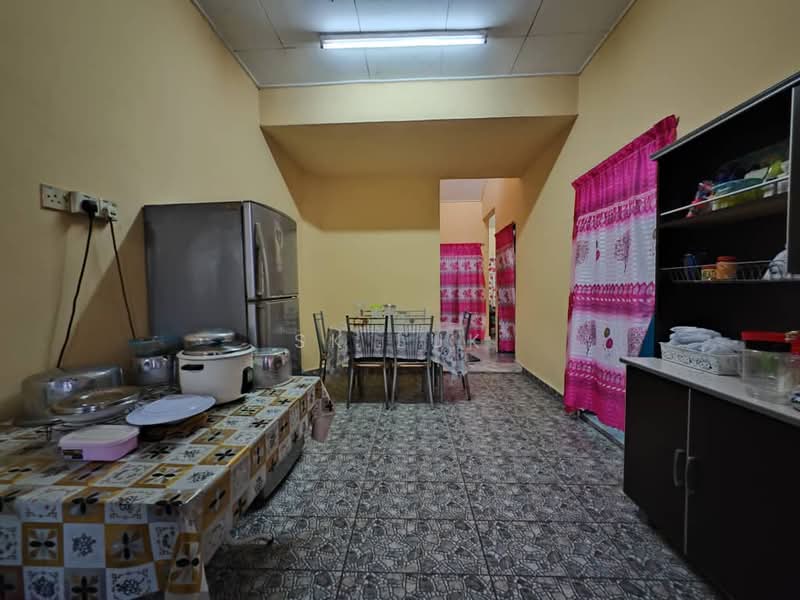 1-storey Terraced House for Sale in Taman Velox (Rawang) - SK Luk - Kitchen - PropertyGuru.com.my