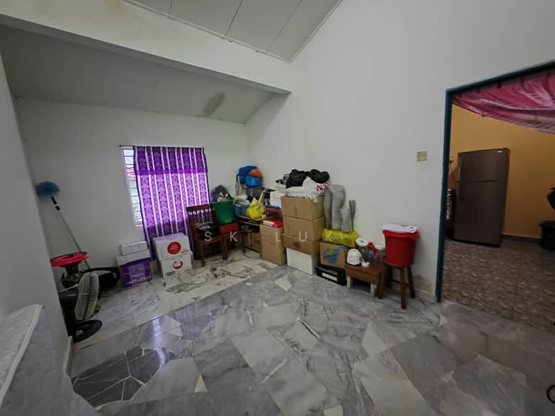 1-storey Terraced House for Sale in Taman Velox (Rawang) - SK Luk - Living Room - PropertyGuru.com.my
