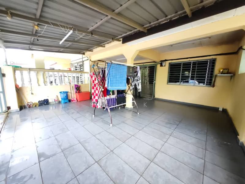 1-storey Terraced House for Sale in Taman Velox (Rawang) - SK Luk - Exterior - PropertyGuru.com.my