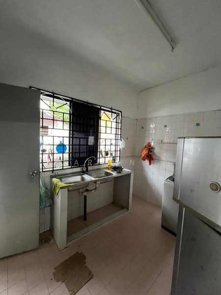 2-storey Terraced House for Sale in Taman Bukit Mewah (Tampoi) - Carson . - Kitchen - PropertyGuru.com.my