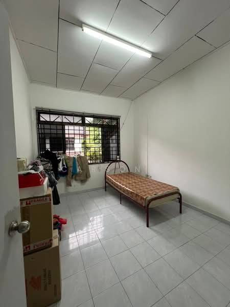 2-storey Terraced House for Sale in Taman Bukit Mewah (Tampoi) - Carson . - Bedroom - PropertyGuru.com.my