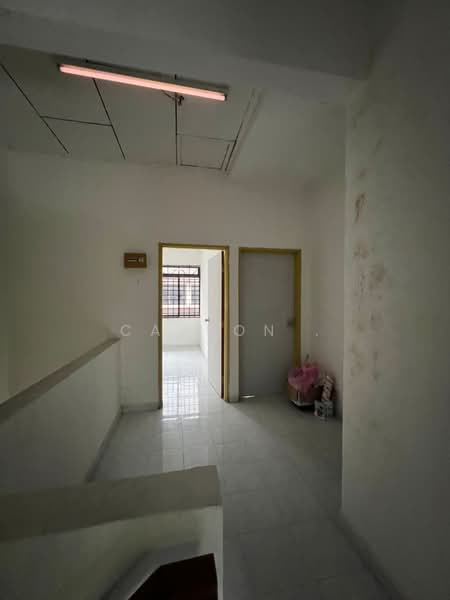 2-storey Terraced House for Sale in Taman Bukit Mewah (Tampoi) - Carson . - Corridor - PropertyGuru.com.my