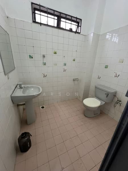2-storey Terraced House for Sale in Taman Bukit Mewah (Tampoi) - Carson . - Bathroom - PropertyGuru.com.my