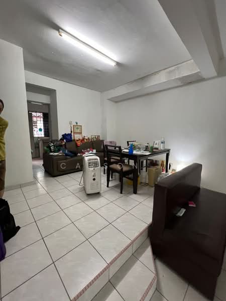 2-storey Terraced House for Sale in Taman Bukit Mewah (Tampoi) - Carson . - Living Room - PropertyGuru.com.my