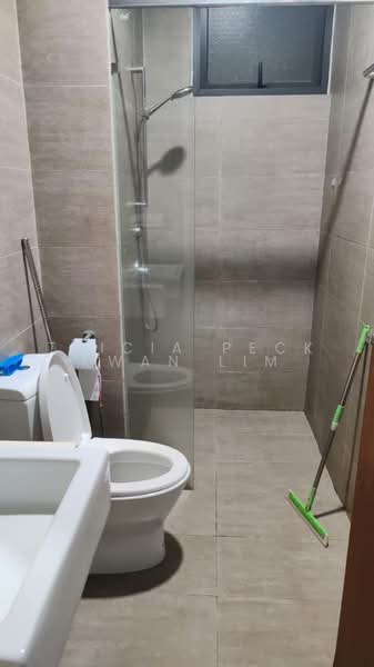 Kediaman Servis untuk Dijual di Citizen @ Old Klang Road - Tricia Peck Kwan Lim - Bathroom - PropertyGuru.com.my