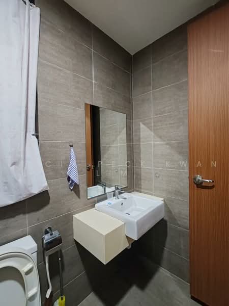 Kediaman Servis untuk Dijual di Citizen @ Old Klang Road - Tricia Peck Kwan Lim - Bathroom - PropertyGuru.com.my