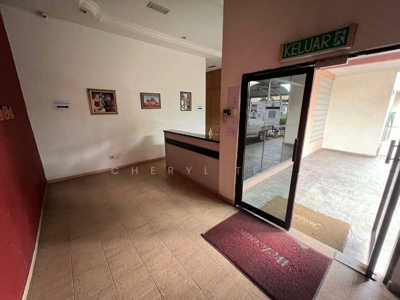 Kilang untuk Dijual di Taman Desa Cemerlang (Ulu Tiram) - Cheryl Tey - Entrance - PropertyGuru.com.my