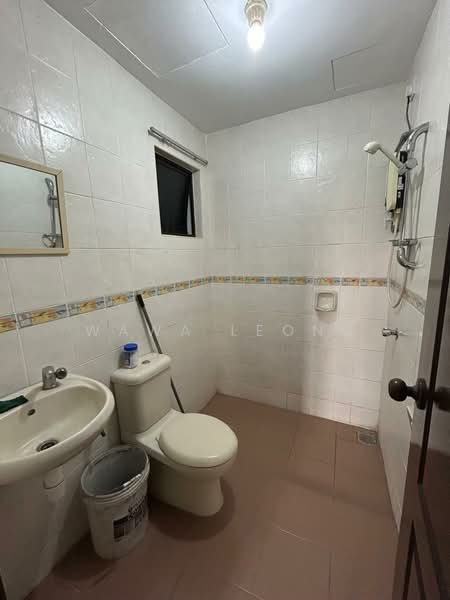 Kondominium untuk Disewa di Pelangi Utama - Wawa Leong - Bathroom - PropertyGuru.com.my