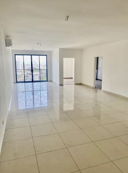 Kediaman Servis untuk Dijual di AraTre' Residences - Jamie Yong - Living Room - PropertyGuru.com.my