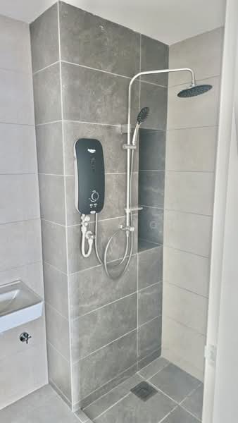 Kediaman Servis untuk Dijual di AraTre' Residences - Jamie Yong - Bathroom - PropertyGuru.com.my