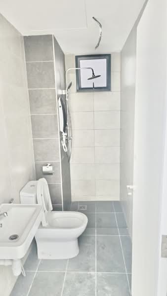 Kediaman Servis untuk Dijual di AraTre' Residences - Jamie Yong - Bathroom - PropertyGuru.com.my