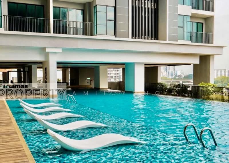 Kediaman Servis untuk Dijual di AraTre' Residences - Jamie Yong - Pool - PropertyGuru.com.my