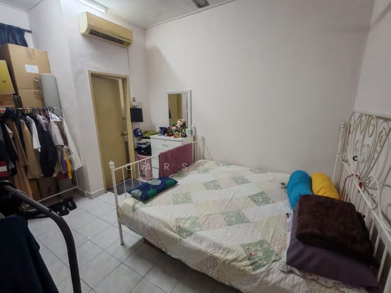 Rumah Teres 1-Tingkat untuk Dijual di Taman Puteri Wangsa (Ulu Tiram) - Carson . - Bedroom - PropertyGuru.com.my