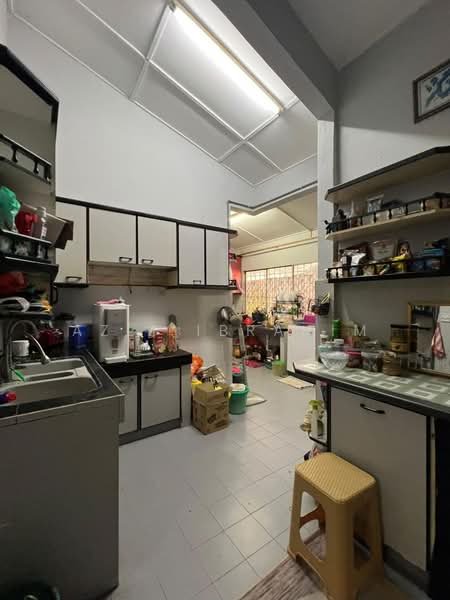 1.5-storey Terraced House for Sale in Taman Bukit Ampang (Ampang) - Azli Ibrahim - Kitchen - PropertyGuru.com.my