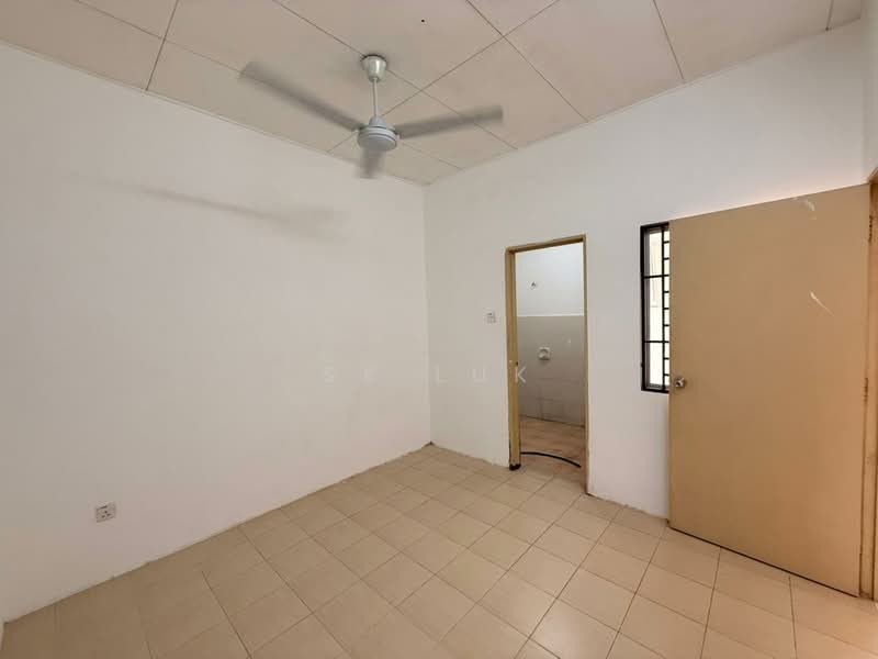 Rumah Bandar untuk Dijual di Bandar Country Homes (Rawang) - SK Luk - Interior - PropertyGuru.com.my