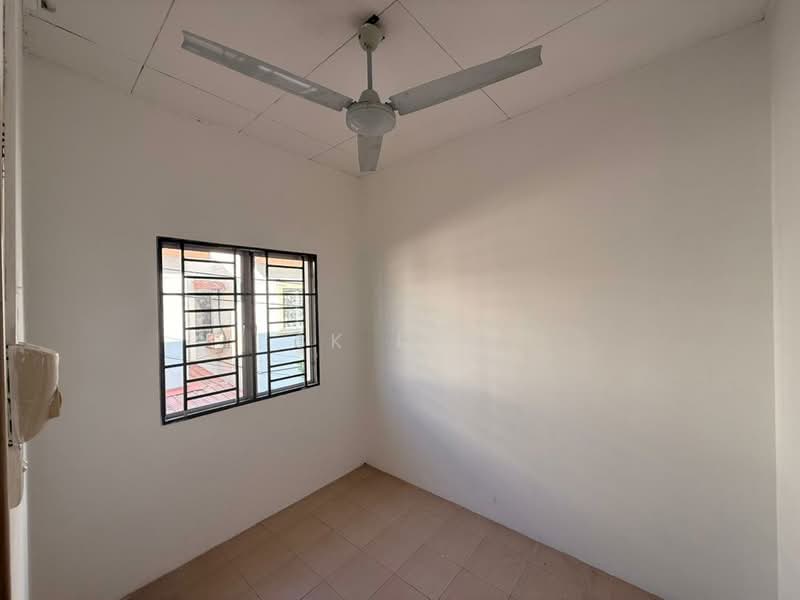 Rumah Bandar untuk Dijual di Bandar Country Homes (Rawang) - SK Luk - Interior - PropertyGuru.com.my