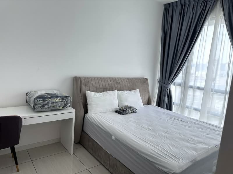 Condominium for Rent at Queens Residences Q1 @ Queens Waterfront - Anthony Loh - Bedroom 1 - PropertyGuru.com.my