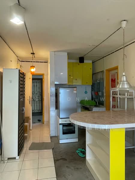 Rumah Flat untuk Dijual di Flora Damansara Flat - Cristleona Wee - Kitchen - PropertyGuru.com.my