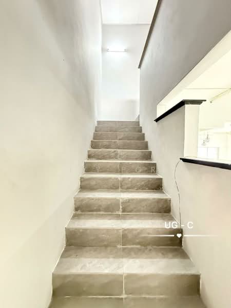 1.5-storey Terraced House for Sale in Bandar Bukit Raja (Klang) - Ivy Por - Corridor - PropertyGuru.com.my