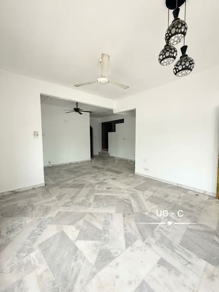 1.5-storey Terraced House for Sale in Bandar Bukit Raja (Klang) - Ivy Por - Living Room - PropertyGuru.com.my