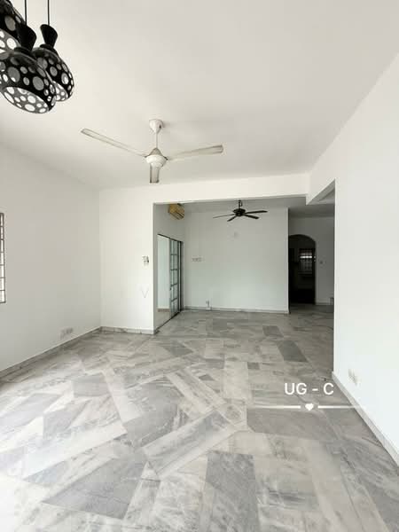 1.5-storey Terraced House for Sale in Bandar Bukit Raja (Klang) - Ivy Por - Living Room - PropertyGuru.com.my