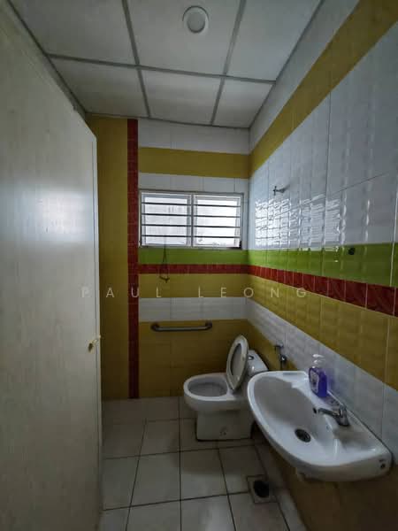 Shop for Sale in Ipoh (Perak) - Paul Leong - Bathroom - PropertyGuru.com.my
