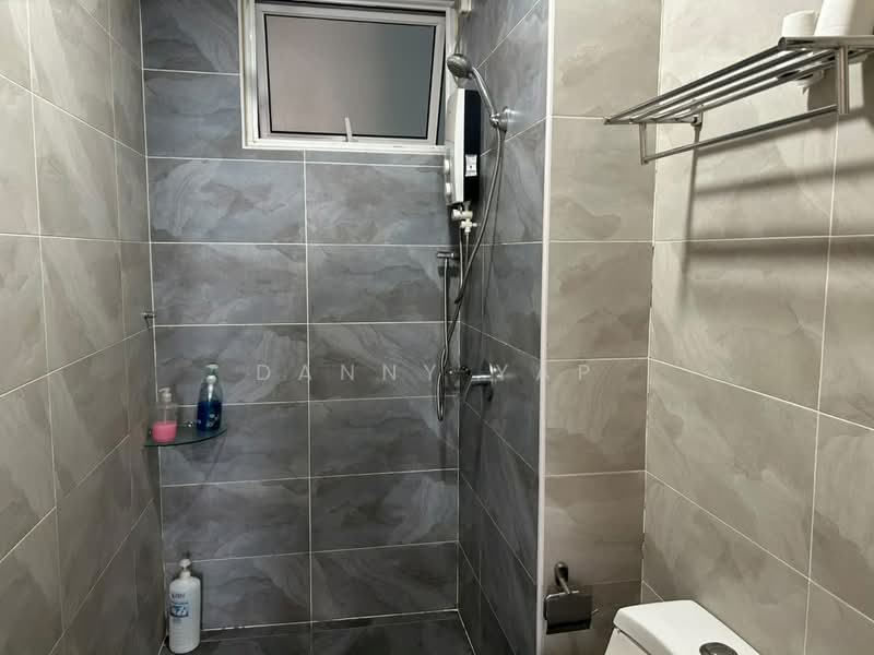 Kediaman Servis untuk Dijual di Pinnacle Tower - Danny Yap - Bathroom - PropertyGuru.com.my