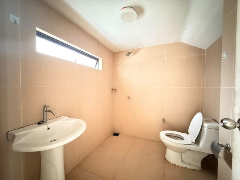 Semi-Detached House for Sale in Puteri Heights (Rawang) - SK Luk - Bathroom - PropertyGuru.com.my