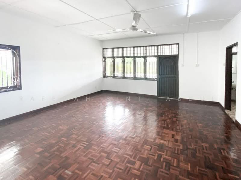 Rumah Teres 2-Tingkat untuk Dijual di Seksyen 6 (Shah Alam) - Rafedah Binti Abdul Aziz - Living Room - PropertyGuru.com.my