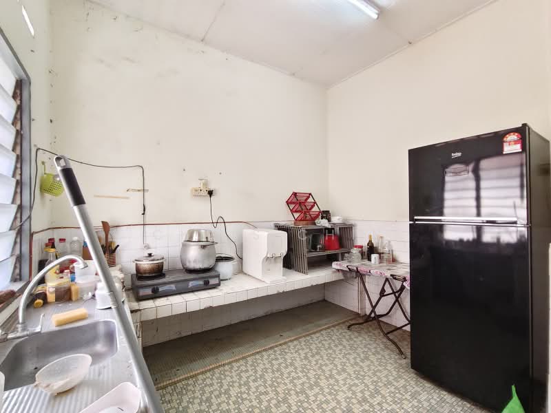 Semi-Detached House for Sale in Ipoh (Perak) - Chris Chin - Kitchen - PropertyGuru.com.my