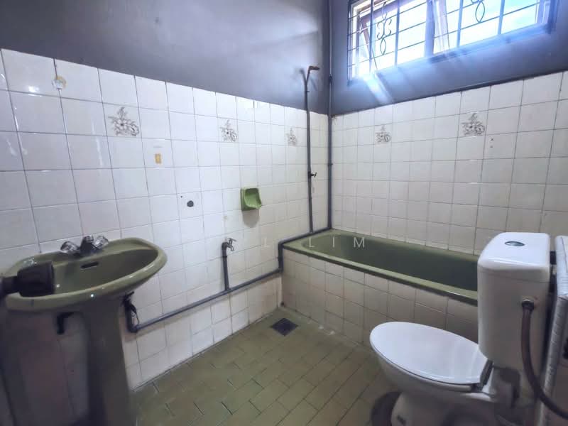 Bungalow House for Sale in Taman Suria (Johor Bahru) - Karl Lim - Bathroom - PropertyGuru.com.my