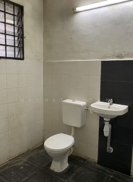 Flat for Sale at Bandar Tasik Selatan (Low Cost) - Michelle Tan - Bathroom - PropertyGuru.com.my