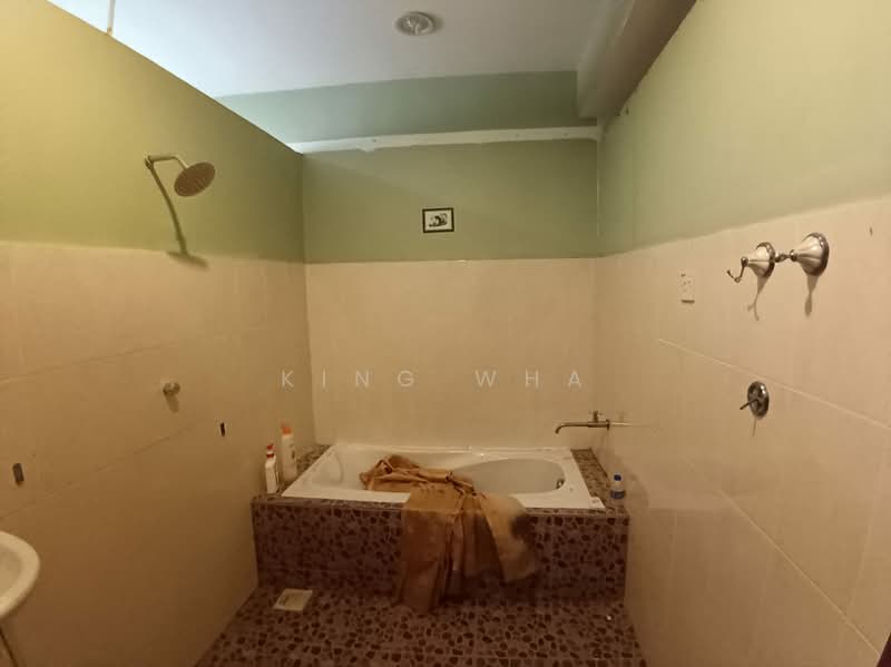 Kedai untuk Dijual di Ulu Kelang (Kuala Lumpur) - King Wha - Bathroom - PropertyGuru.com.my