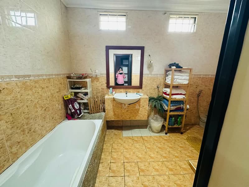 Semi-Detached House for Sale in Ukay Perdana (Ulu Kelang) - Halim Mazlan - Bathroom - PropertyGuru.com.my