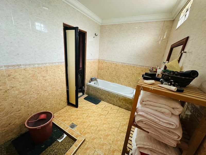 Semi-Detached House for Sale in Ukay Perdana (Ulu Kelang) - Halim Mazlan - Bathroom - PropertyGuru.com.my