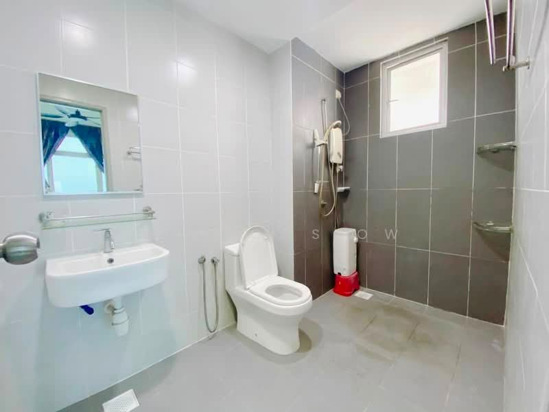 Kediaman Servis untuk Dijual di Pandan Residence 2 - Edward Siow - Bathroom - PropertyGuru.com.my