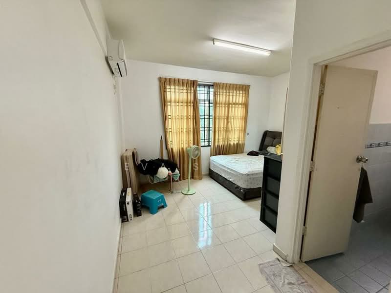 Pangsapuri untuk Dijual di Villa Bestari Apartment - Eva Siow - Bedroom - PropertyGuru.com.my