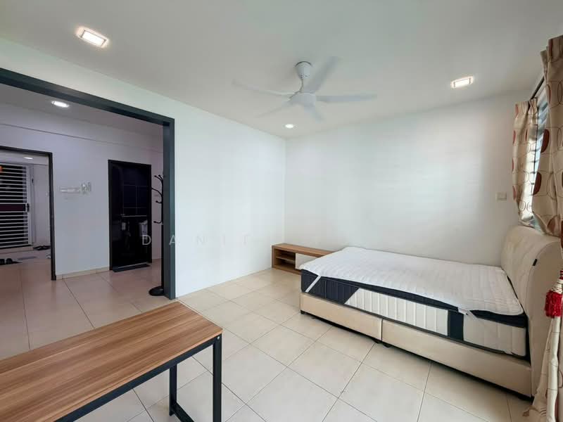 Service Residence for Sale at The Garden Residences - Daniel Yong - Living Room - PropertyGuru.com.my