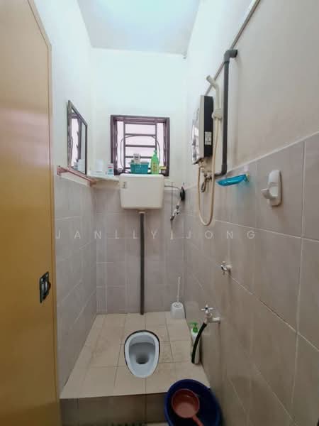 2-storey Terraced House for Sale in Nusantara Prima (Gelang Patah) - Janlly Jong - Bathroom - PropertyGuru.com.my