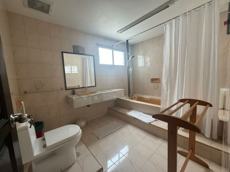 Bungalow for Sale in Taman Sentosa (Johor Bahru) - Eva Siow - Bathroom - PropertyGuru.com.my