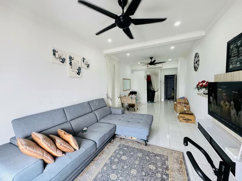 Service Residence for Sale at Serdang Skyvillas (Serdang Perdana) - Yasmin Sulaiman - Living Room - PropertyGuru.com.my